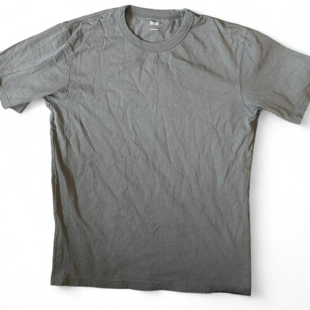 UNIQLO Men's Grey and Green Tshirt